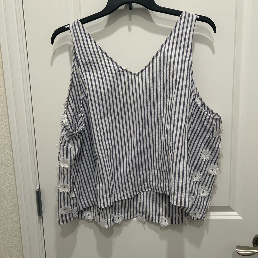 A New Day Black and White Boxy Sleeveless Tank Top - Picture 2 of 2